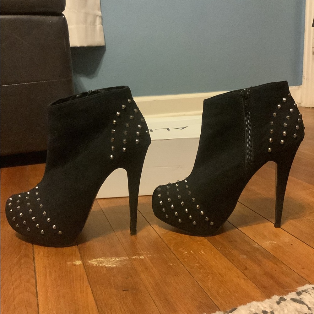 Aldo Glancy Black Studded Ankle Booties - Picture 2 of 8